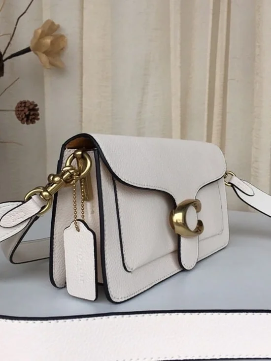 Coach White Leather Shoulder Bag with Gold C Hardware🍈🍈 - Picture 4 of 6